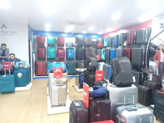 Travel bag showroom deals near me